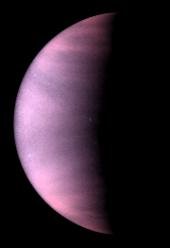 1995年1月24日、ハッブル宇宙望遠鏡の紫外線画像。雲頂の模様が見える。