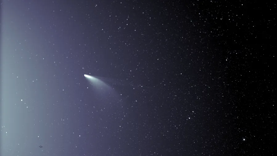 パーカー・ソーラー・プローブが捉えたネオワイズ彗星の双尾