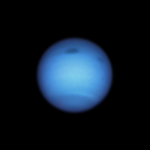 ハッブル宇宙望遠鏡がとらえた海王星の暗い渦（2020年1月）